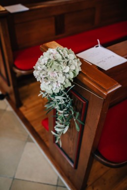 Blumendeko Kirche Hochzeit